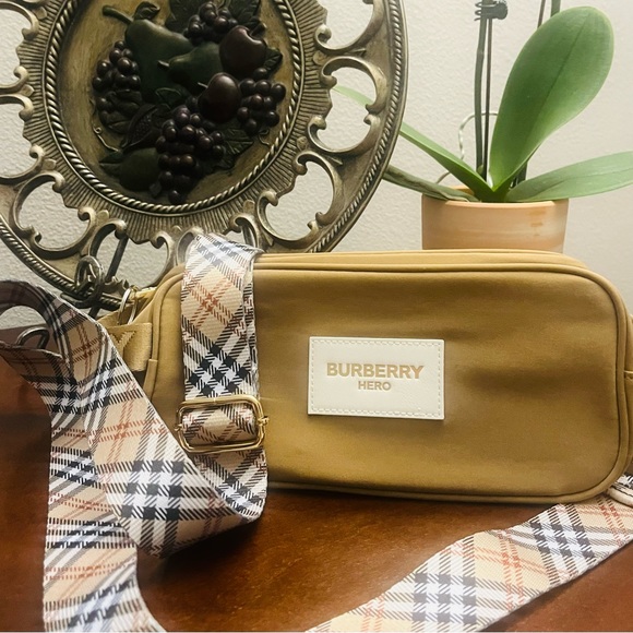 Authentic Burberry crossbody bag - Picture 1 of 9